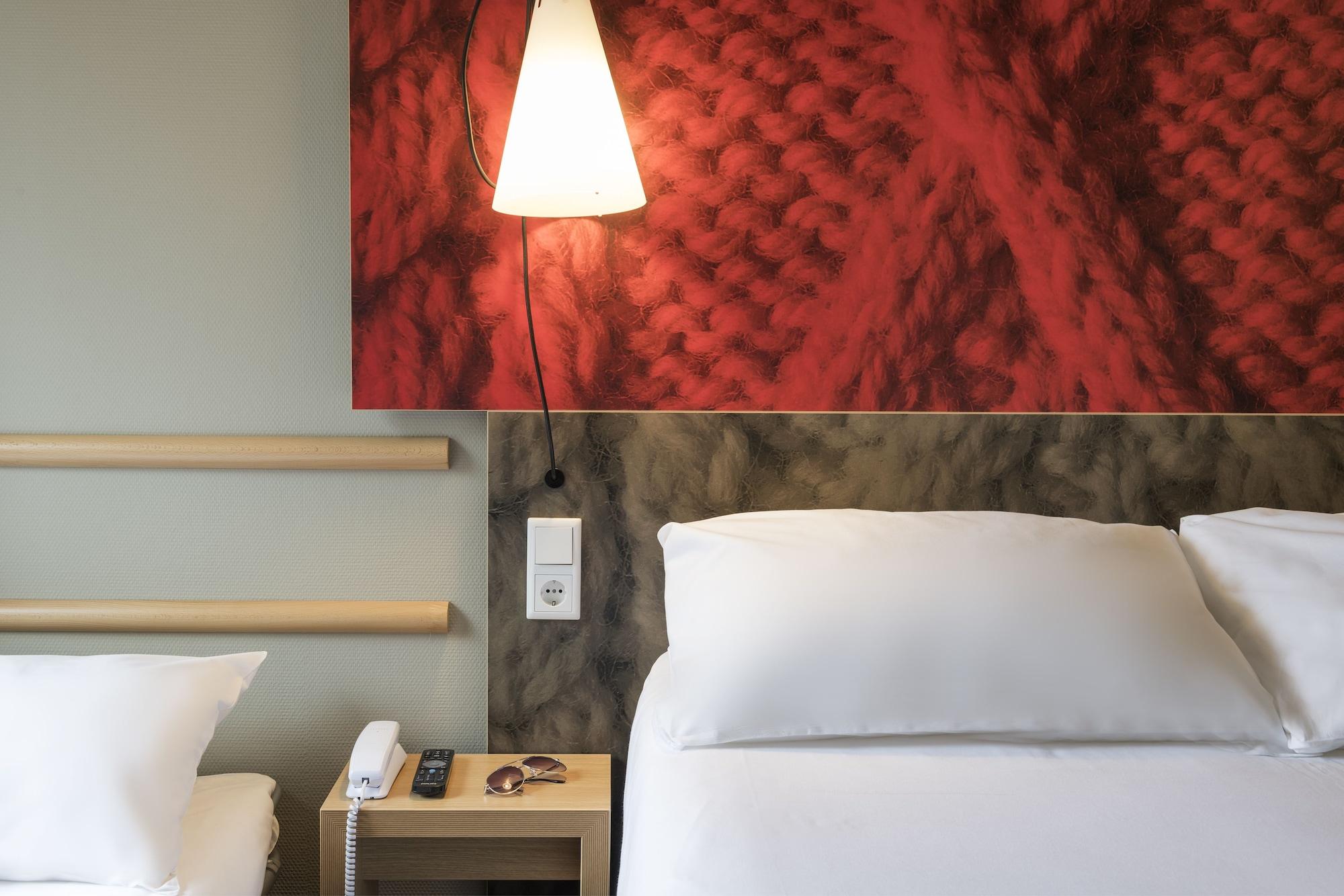Ibis Paris Porte De Clichy Centre Bagian luar foto