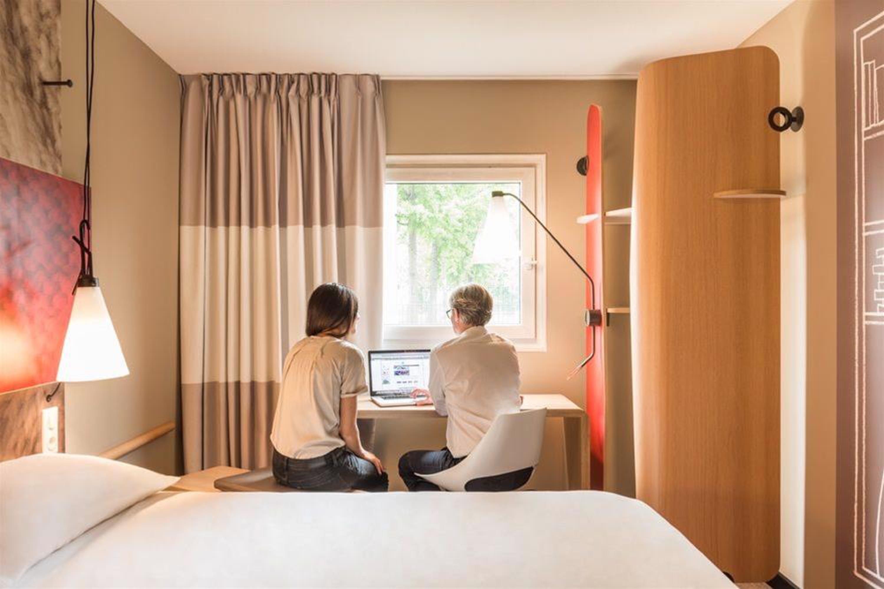 Ibis Paris Porte De Clichy Centre Bagian luar foto