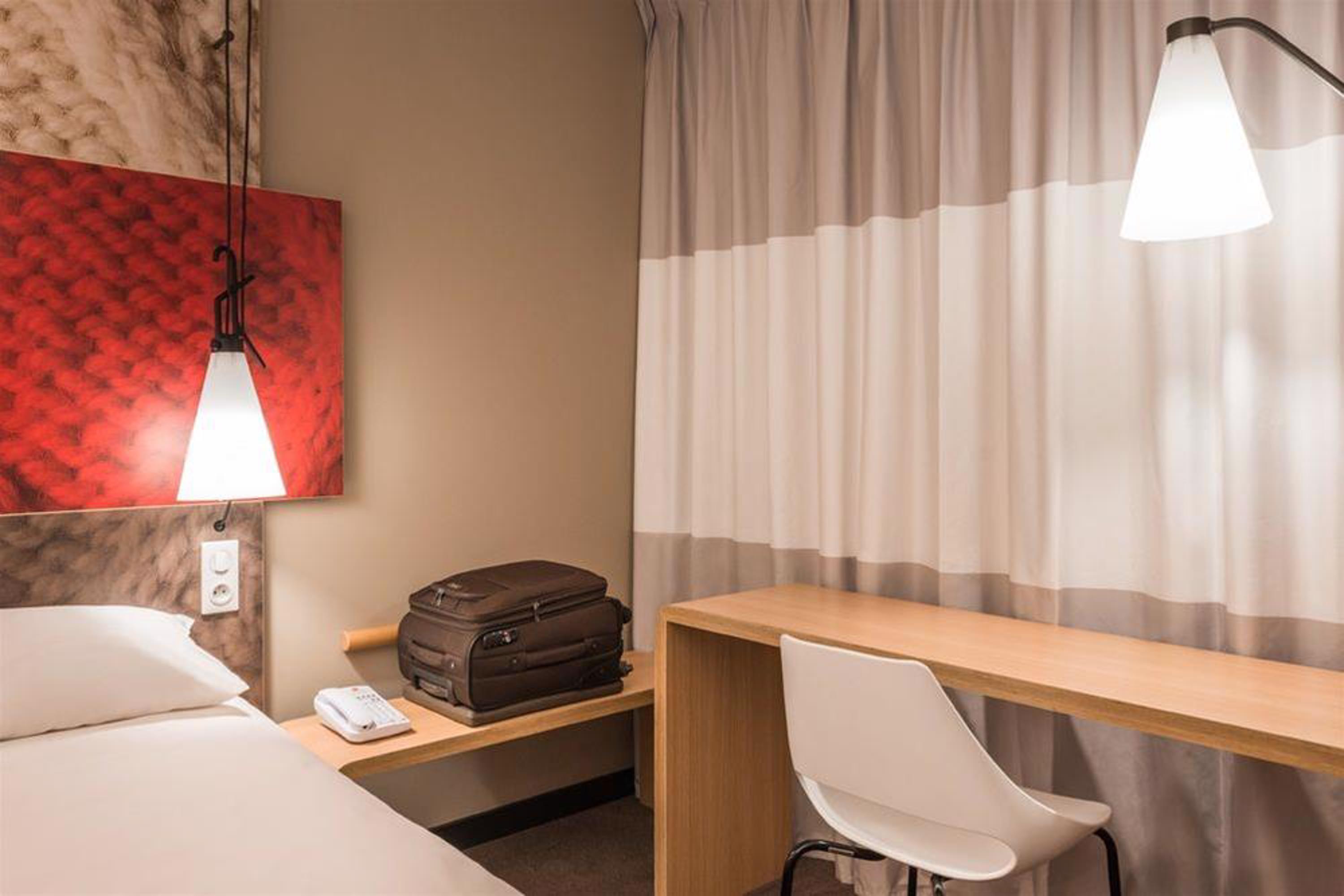 Ibis Paris Porte De Clichy Centre Bagian luar foto