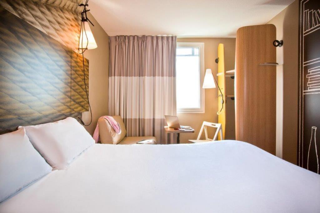 Ibis Paris Porte De Clichy Centre Bagian luar foto